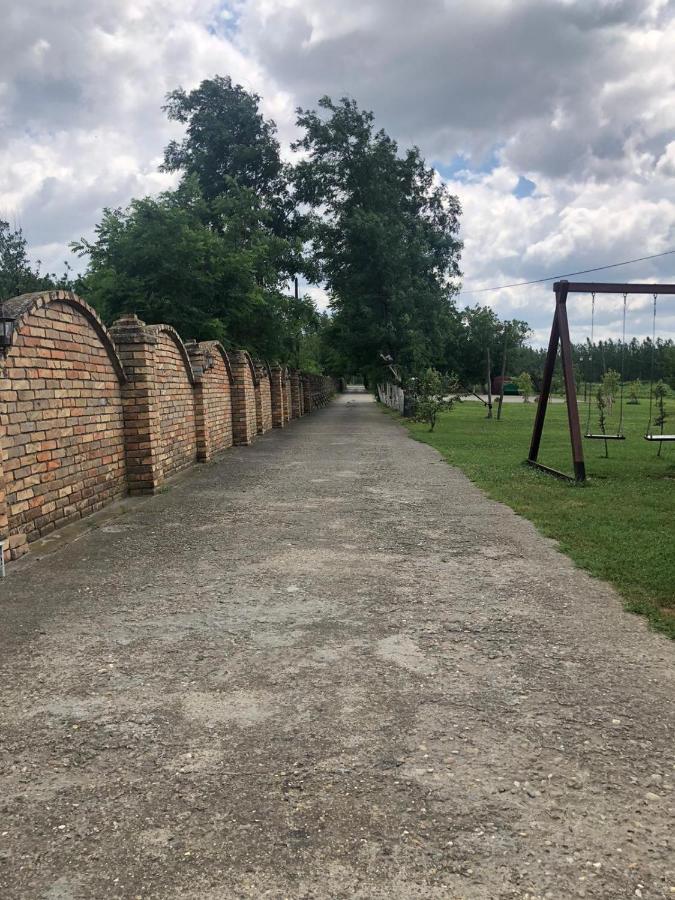 Salas Gnijezdo Bačka Palanka Eksteriør bilde